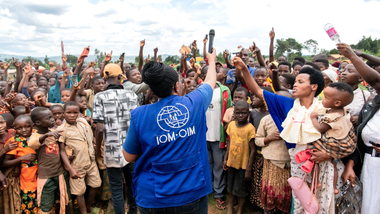 An IOM colleague engaging with a community
